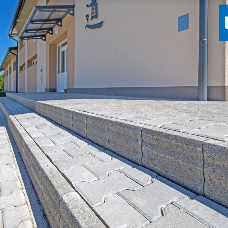 szürke